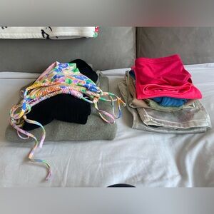 BUNDLE OF WOMEN’S CLOTHING